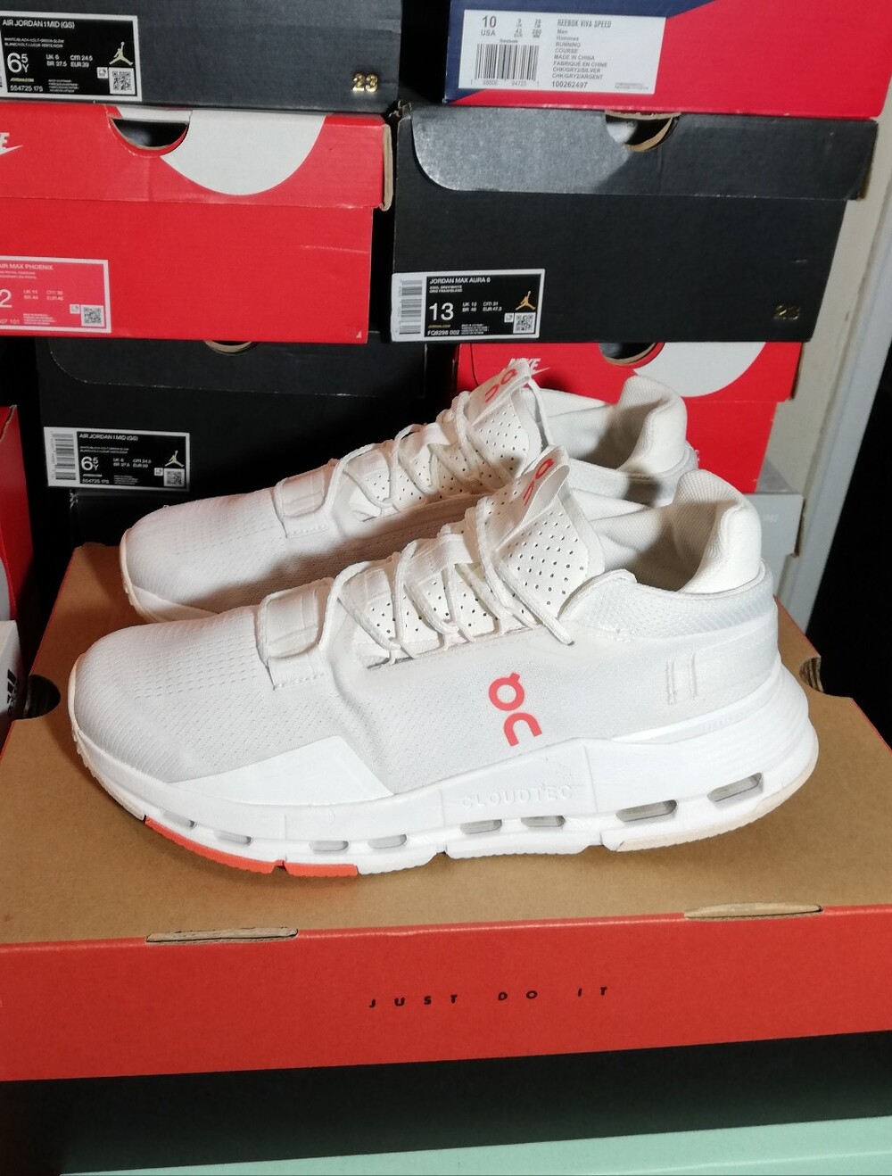 ON CLOUDNOVA MEN'S US SIZE 8.5 GREAT CONDITION